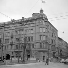 Karlavägen 58 i hörnet av Sibyllegatan