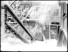 Högbergsgatan 51. Gårdstrappan i snö, omkring 1930