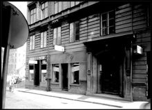 Klarabergsgatan 33. Fasad med porten