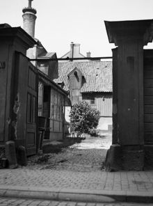 Tjärhovsgatan 19, vy genom porten mot gården