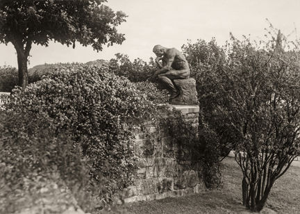 Auguste Rodins skulptur Tänkaren på Waldemarsudde.