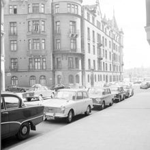 Hörnet av Riddargatan 58 t.v. och Grev Magnigatan 4