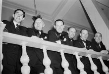 Södra Blasieholmshamnen 8, Grand Hotel. AIK jubilerar. ""Banken"" Ohlsson, John ""Jompa"" Nilsson, Eric ""Lillis"" Persson, Erik Almgren, Per ""Pära"" Kaufeldt