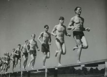 Skrubba: På simbryggan 1943