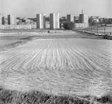 Över Årstafältet från Östberga norrut mot Årsta och bostadshusen i Valla gärde.