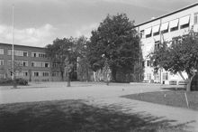 Mossen 4, Bromma gymnasium. Skolgården mot NO