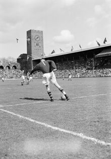 Fotboll på Stadion. Djurgården möter Helsingborg