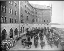 Bryggerikärror utanför Münchenbryggeriet, Söder Mälarstrand 25-79/Torkel Knutssonsgatan 2