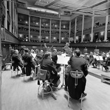 Konserthuset. Från scenen mot salongen