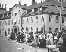 Torghandel vid Munkbron. I bakgrunden huset Munkbron 1