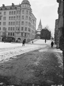 Borgmästargatan söderut från Folkungagatan 34 (nuv. 118) t.v. Sofia kyrkas torn i fonden