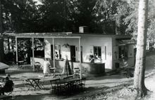 Mälarhöjdens friluftsbad: Serveringspaviljongen i augusti 1939