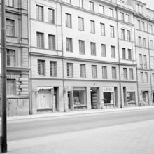 Sturegatan 48. Längst t.v. Sturegatan 50