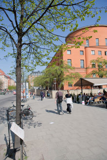 Litterär skylt: Citat ur Jan Olof Olssons essäsamling Eviga följeslagare