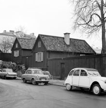 Åsögatan vid kv. Lotsen , mot Skeppargränd. Husen Åsögatan 195 och 197