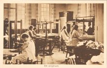 Flickor i vävsal på Slagsta skola - 1910-tal