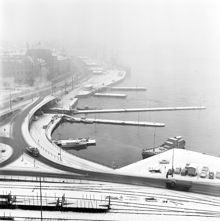 Saltsjörampen mot Skeppsbron. I förgrunden Stadsgården. Längst t.v. Slussen. Fågelperspektiv