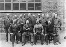 De flintskalligas klubb vid Spårvägens vagnhall i Råsunda 1920