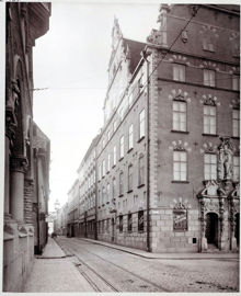 Lilla Nygatan från Munkbron, Petersenska huset till höger