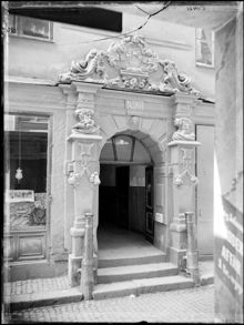 Portalen till von der Lindeska huset, Västerlånggatan 68.