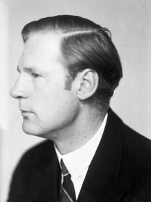 Porträtt av man i profil, Linder