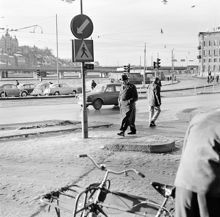 Munkbroleden vid Kornhamnstorg. I bakgrunden Kornhamn med saluhall
