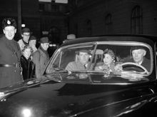 Ingrid Bergman besöker Stockholm tillsammans med sin make Roberto Rossellini