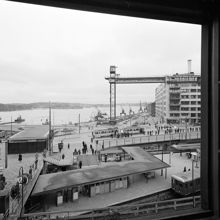 Utsikt från Stadsmuseet. T-banestation Slussen, Katarinahissen och Stadsgårdshamnen