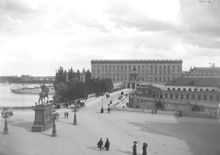 Gustaf Adolfs Torg mot Norrbro och Kungliga slottet