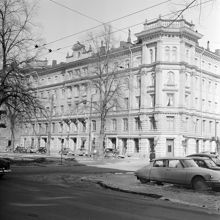 Karlavägen 77 vid korsningen av Artillerigatan