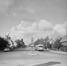 SS litt. H19 "Metropol" (Scania 1953-54), linje 114 på Ulvsundavägen.