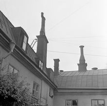 Lundagatan 5. Tak och skorstenar mot gårdssidan.  Nuvarande Gamla Lundagatan, kv. Haren