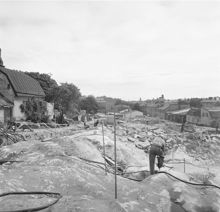 Lundagatans södra sida österut efter rivningarna. Längst t.v. ligger Lundagatan 8, nuv. Gamla Lundagatan. Sprängning i kv. Haren och Leporiden