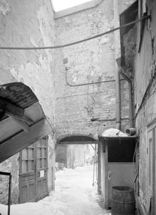 Beridarbansgatan 18. Gården mot inre gård i bakgrunden