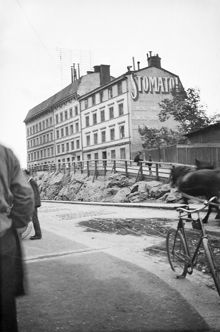 Regeringsgatan 92-94. Reklam för Stomatol på brandgaveln
