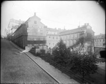 Södra stadshuset sett från öster. Till vänster Peter Myndes backe mot Götgatan