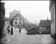 Mynningen av Stora Glasbruksgatan t.h. och Lilla Glasbruksgatan