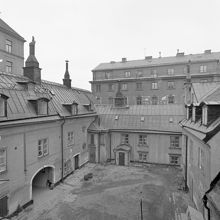 Gården till Nytorgsgatan 8 och Mäster Mikaels Gata 2. Vy mot öster