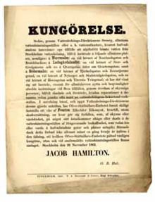 Kungörelse. Sedan, genom Vattenlednings-direktionens försorg, allmänna vattenhämtningsställen eller s.k. vattenutkastare, hvarest hufvudstadens innevånare ega tillfälle att afgiftsfritt hämta vatten från Stockholms vattenledning,... Stockholm den 26