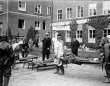 Sjukvårdsövning 1931. Prins Carl fanns med bland åskådarna.