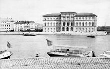 Nationalmuseums byggnad sedd från Skeppsbron
