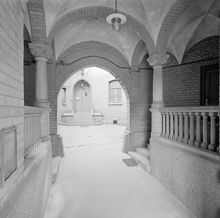 Östermalmsfängelset. Portgång mot gården