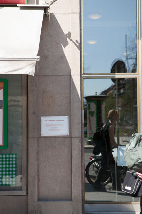 Martin Kochs litterära skylt vid Hornsgatan 54.