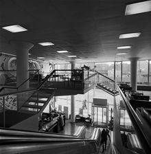 Svenska Handelsbanken i första höghuset. Ingång vid Sveavägen 17