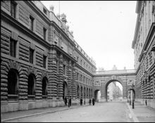 Riksgatan norrut. Till vänster Riksbanken