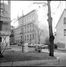 Saltmätargatan 2, hörnet Kammakargatan, sett från Adolf Fredriks kyrkogård
