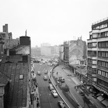 Hamngatan 22-28 västerut mot Malmskillnadsgatan. Nu går Malmskillnadsgatan på en bro över Hamngatan vid Sergels Torg