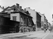 Maria Högbergsgata österut från Timmermansgatan. T.v. Maria Högbergsgata 60 A och 58 B. Trähuset revs 1903. Nuvarande Högbergsgatan 66-62