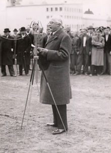 Kristinebergs Idrottsplats invigs. Invigningstal av borgarrådet Oscar Larsson, 25 maj 1933