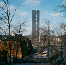 Cedersdals malmgård och Wenner-Gren Center sedda från Vanadislunden
